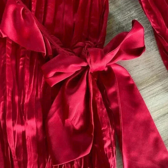 Sunny Leigh wrap top-red-size L- NWOT - Picture 4 of 7